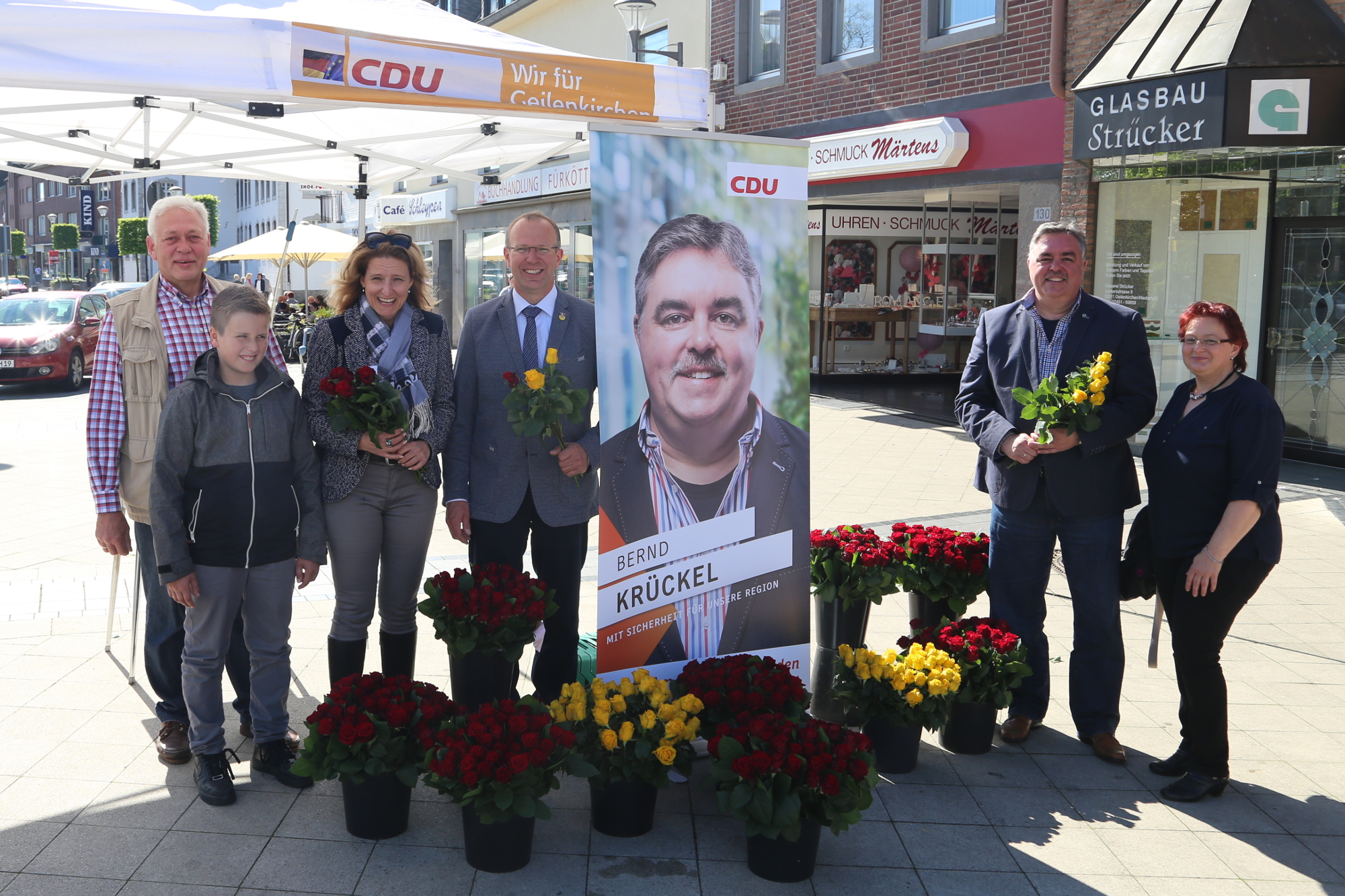 Das Geilenkirchener Wahlkampfteam mit Bernd Krückel am Wurmfenster.